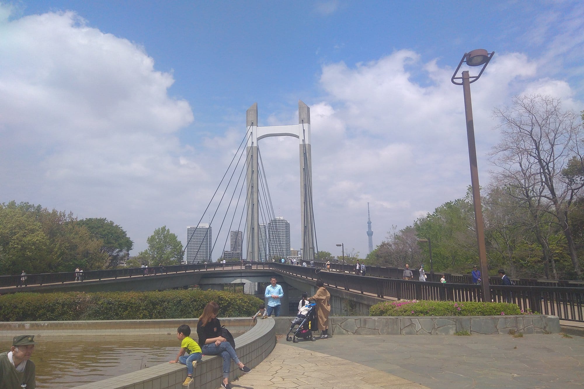 The footbridge in Kiba Park with the Tokyo Skytree in the distance